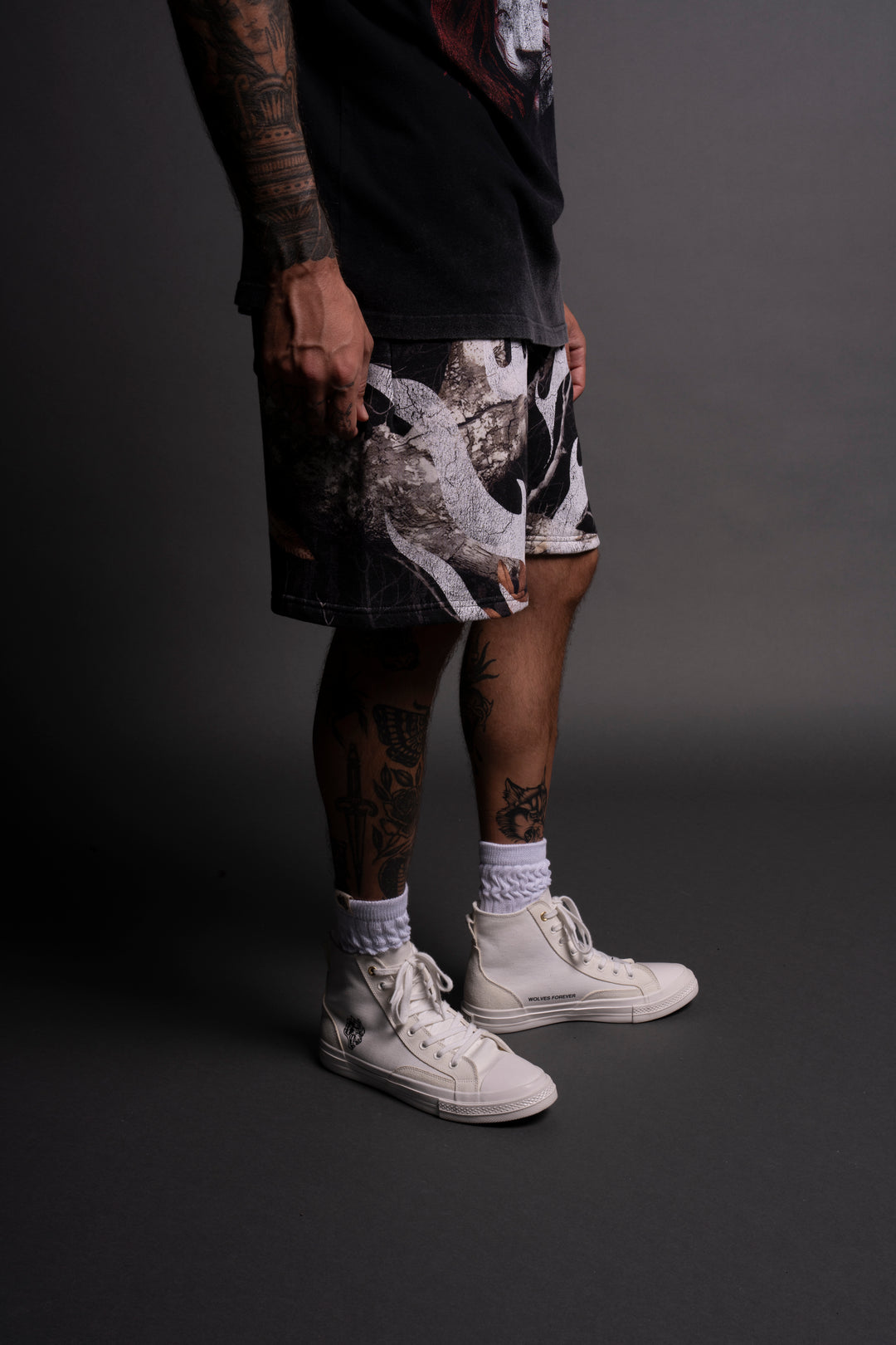 Mempo Oversized Post Lounge Sweat Shorts in Darc Woodland Camo