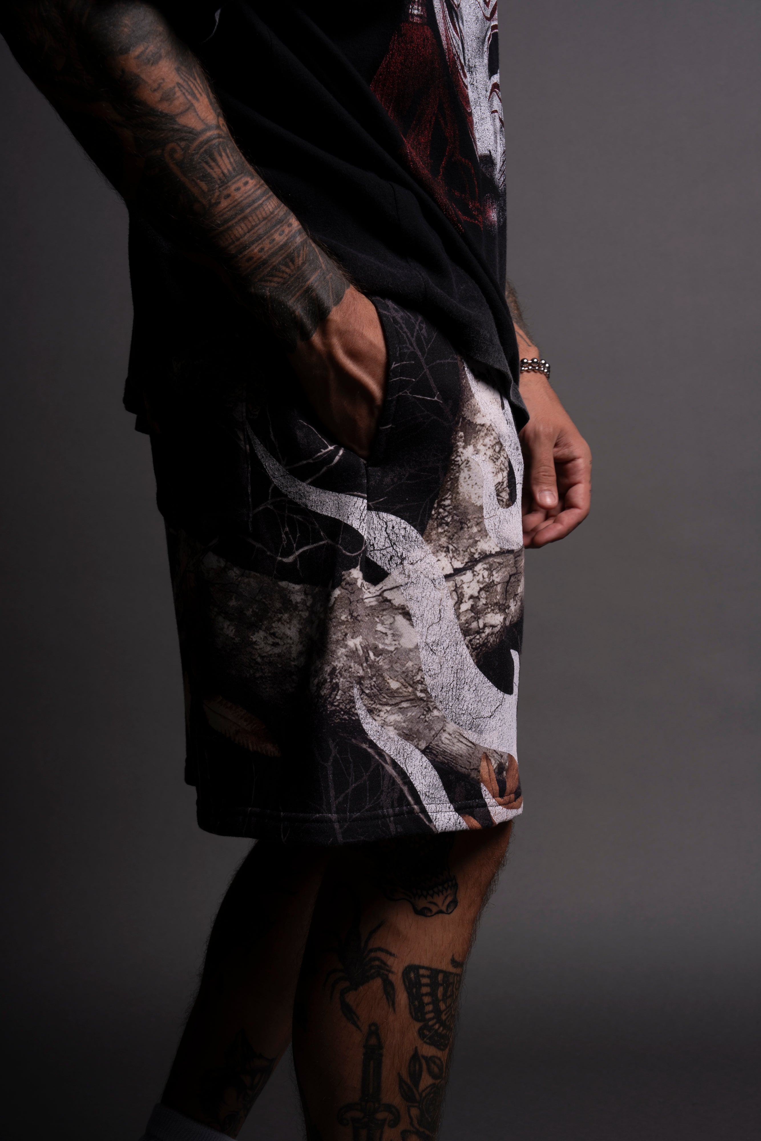 Mempo Oversized Post Lounge Sweat Shorts in Darc Woodland Camo