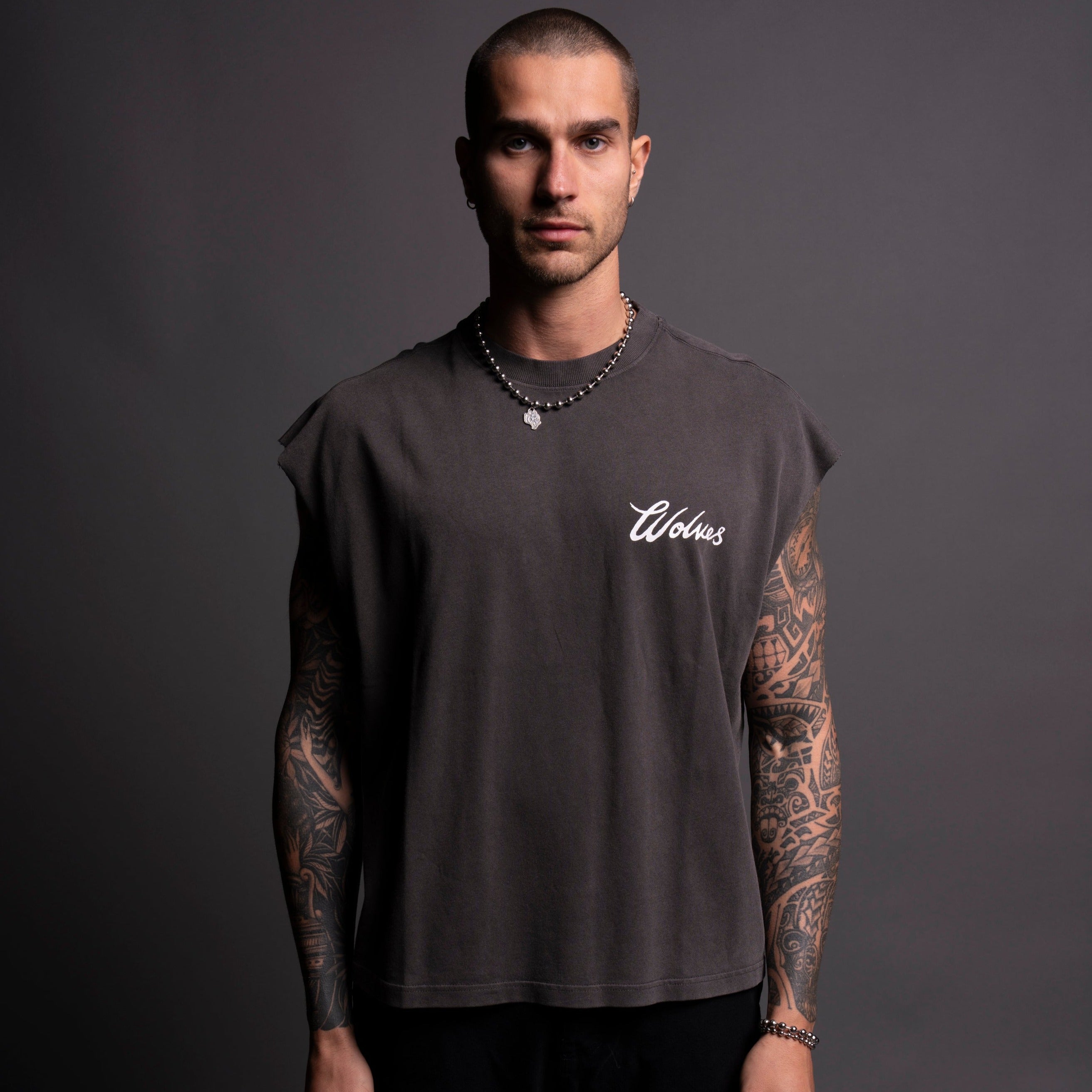 Renowned "Premium Vintage" Box Cut Muscle Tee in Wolf Gray