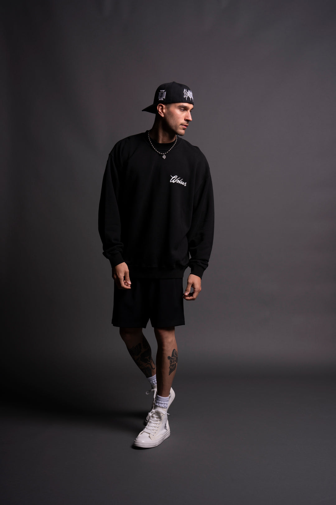 Renowned "Vintage London" Crewneck in Black