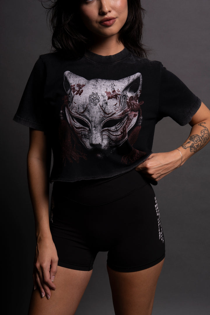 Kitsune Mask "Premium Vintage" (Cropped) Tee in Black