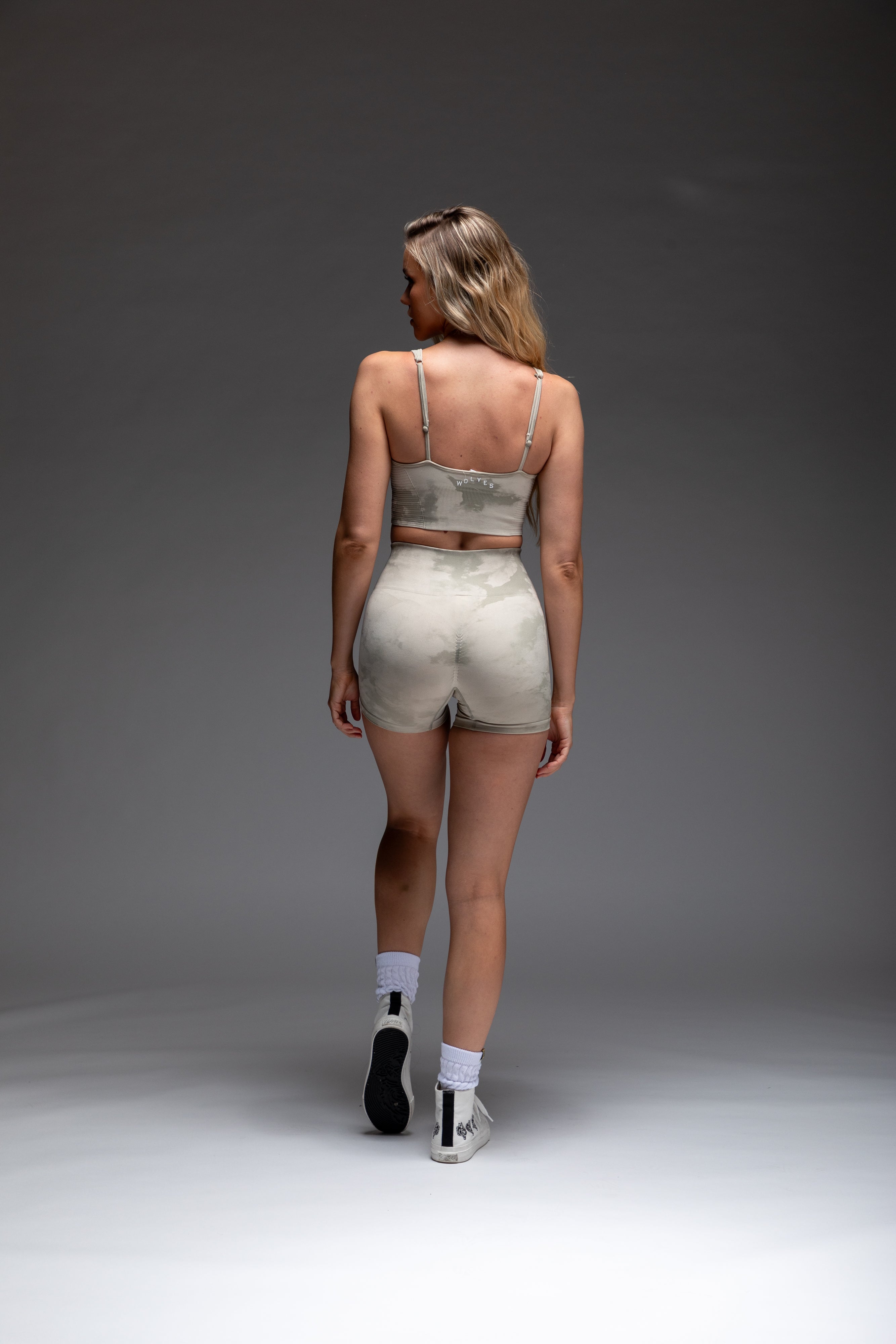 Pyramid V2 "Everson Seamless" Valencourt Bra in Cactus Gray Ghost Clouds