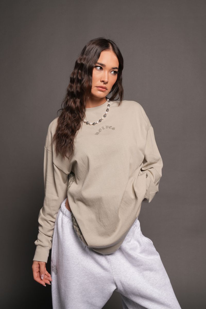 She Wolf Pack Premium Ls Tee In Cactus Gray