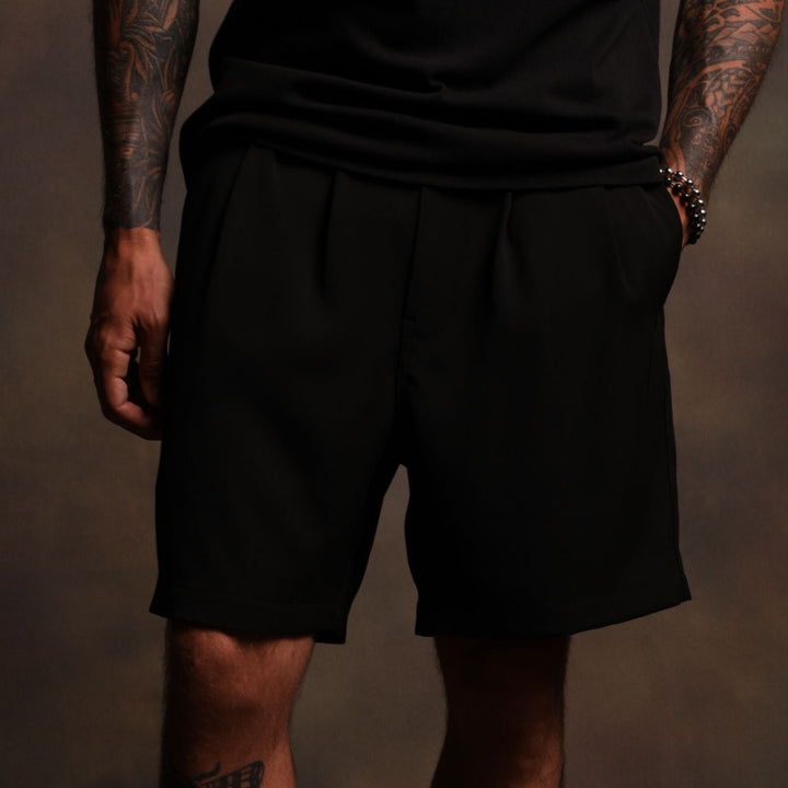 Wolf Head Cambridge Shorts in Black