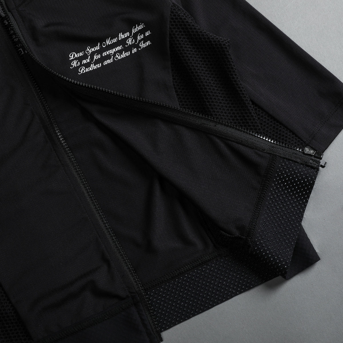 She Loyalty Armor Cycling Jersey in Black